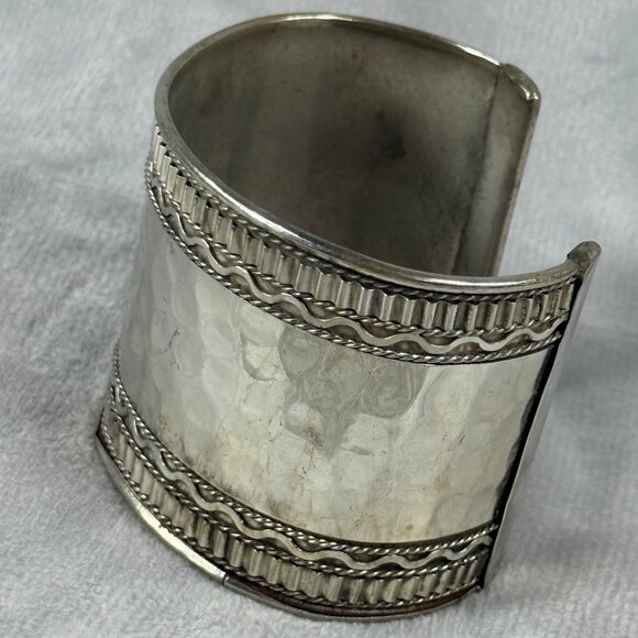 Wide Hammered Silver Tone Metal Cuff Bracelet Braided Textured Edging Boho - Picture 16 of 16